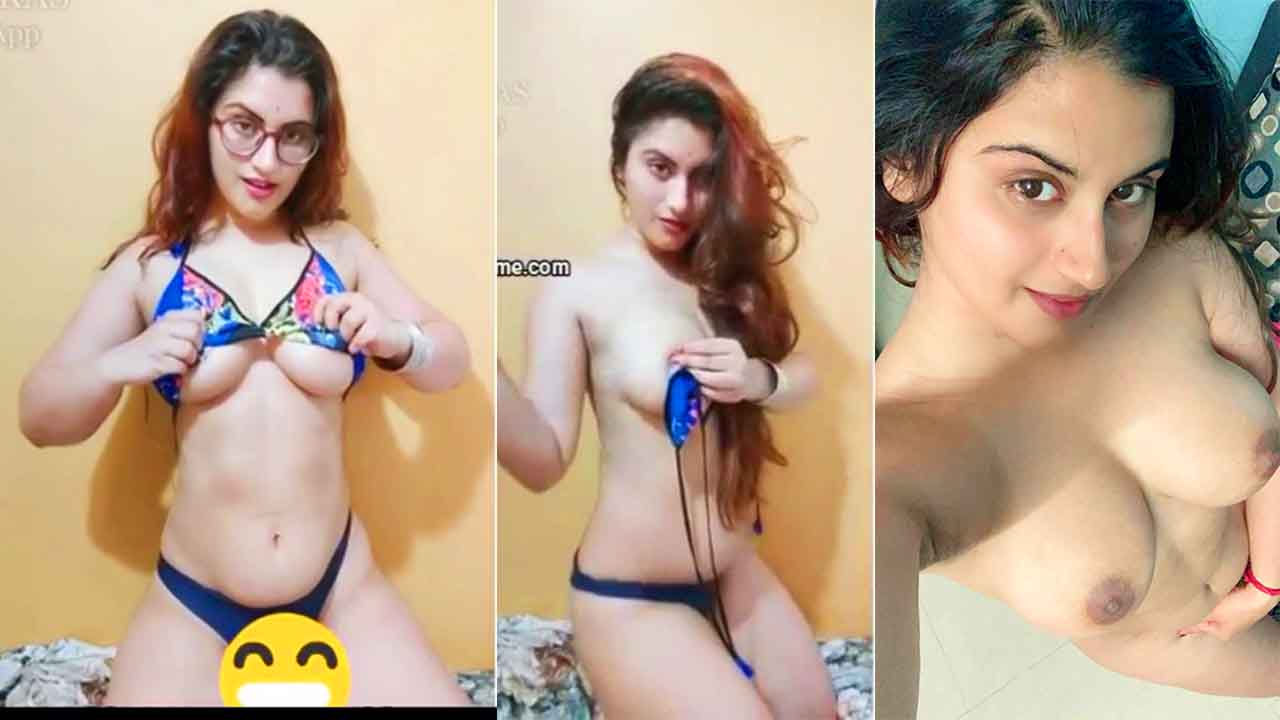 Gunjan Aras Expose Her boobs in Live